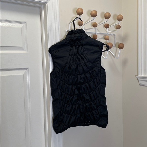 MEC - Classic Outdoor Hiking Lightweight Vest - Black - M - Picture 6 of 9